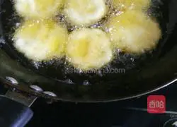 Illustration of how to make potato cakes (Guiyang potato cakes) 4