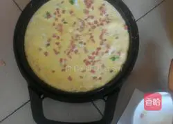 Illustration of how to make ham and egg pancakes 5