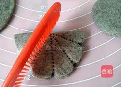 Illustration of how to make black rice lotus leaf cake 7