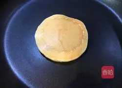 Illustration of how to make cream strawberry waffles 8