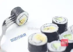 Illustration of how to make mini seaweed sushi rolls 7