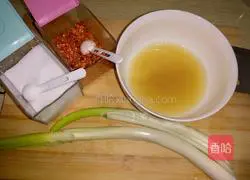 Illustration of how to make scallion pancake 5