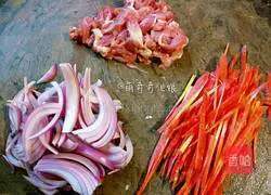 Illustration of how to make fried bean sprouts and shredded pork pancakes 7