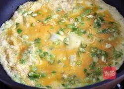 Illustration of how to make green pepper egg pancake 4