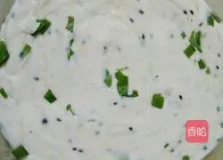 Illustration of how to make scallion pancake 9