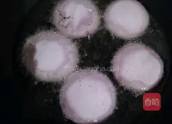 Illustration of how to make glutinous rice pancakes with bean paste filling 8
