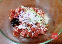 Illustration of how to make pan-fried potato patties 1