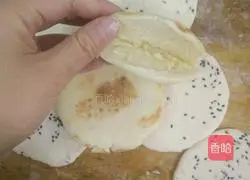 Illustration of how to make dough pancakes 3