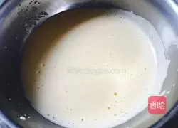 Illustration of how to make banana milk waffles 3