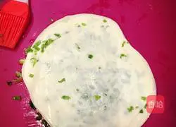 Crispy green onions Illustration of how to make fried cakes 5