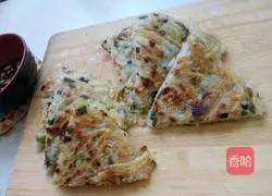 Illustration of how to make pan-fried potato pancakes 16