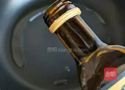 Illustration of how to make Chinese toon sprout egg cake 9