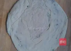 Illustration of how to make scallion pancakes 4