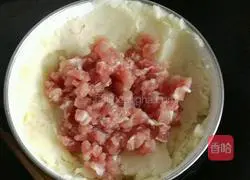 Illustration of how to make butter tenderloin potato cakes 6