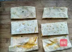 Illustration of how to make green onion pancake 17