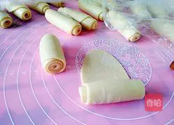 Illustration of how to make wife cake (bean paste filling) 8