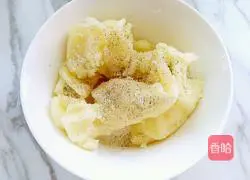 Illustration of how to make pan-fried potato pancakes 6