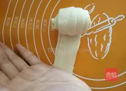 Illustration of making hand cake 4