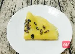 Illustration of how to make raisin milk egg cake 12