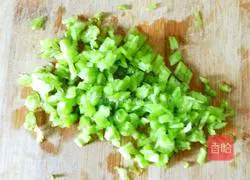 Illustration of how to make bitter melon omelette 3 