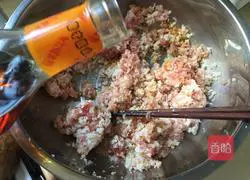 Illustration of how to make three fresh pot stickers 6