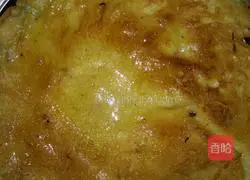 Illustration of how to make banana egg pancake 7