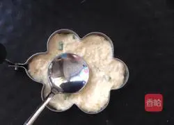 Illustration of how to make pan-fried potato pancakes 8