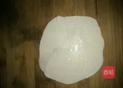 Dumpling skin with green onions Illustration of how to make fragrant pancakes 5