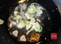 Illustration of how to make egg, cabbage and fried pancakes 7