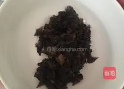 Illustration of how to make steamed meatloaf with fungus and egg 1