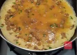 Illustration of how to make minced meat and egg pancakes 5