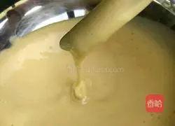 Illustration of how to make milky red date sauce waffles 4