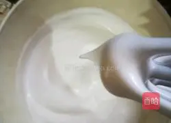 Illustration of how to make bamboo charcoal cake roll 5