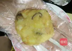 Illustration of how to make potato and mushroom minced meat pie 7