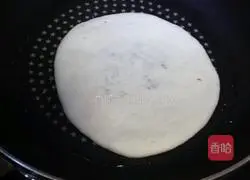 Illustration of how to make leek and egg thin-crust pancakes 10