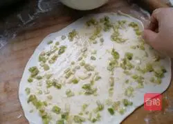 Illustration of how to make green onion cake 3