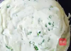 Illustration of how to make green onion and egg pancakes 5