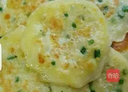 Illustration of how to make egg and scallion pancakes 4