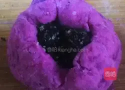 Illustration of how to make black sesame and purple sweet potato cakes 10