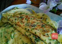 Illustration of how to make garlic egg pancake 8