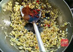 Illustration of how to make fried bean sprouts and shredded pancakes 10