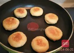 Illustration of how to make sweet potato pancakes 4