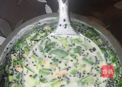 Illustration of how to make leek and egg pancakes 3