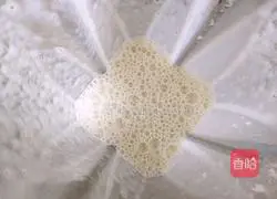 Illustration of how to make banana waffles 4