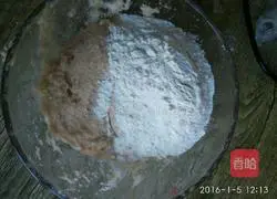 Illustration of how to make fruity lotus root cake 5