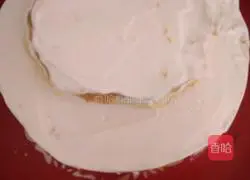 Illustration of how to decorate a double-layer cake with cream 7