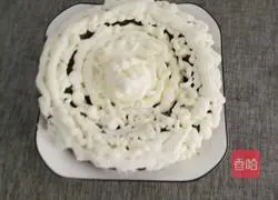 Illustration of how to make cocoa cream ice cream cake 9