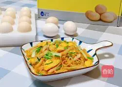 Illustration of how to make fried rice noodles with meat patties and eggs 16