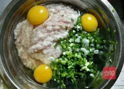 Illustration of how to make green onion and egg patties 2