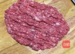 Illustration of how to make beef crispy cake 2